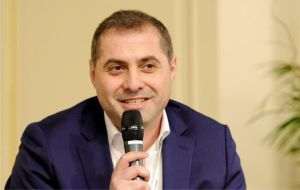 Tensions in the governing coalition affect the business environment